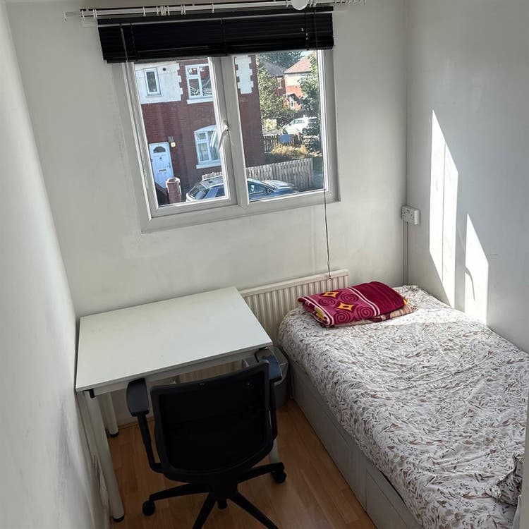 1 single Room available