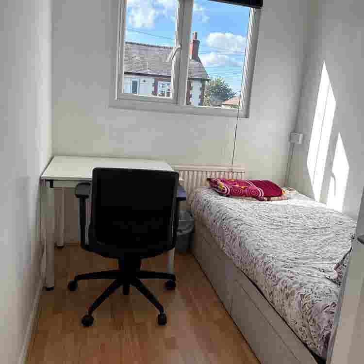 1 single Room available