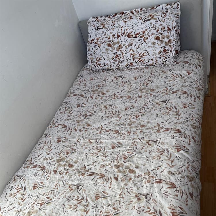 1 single Room available