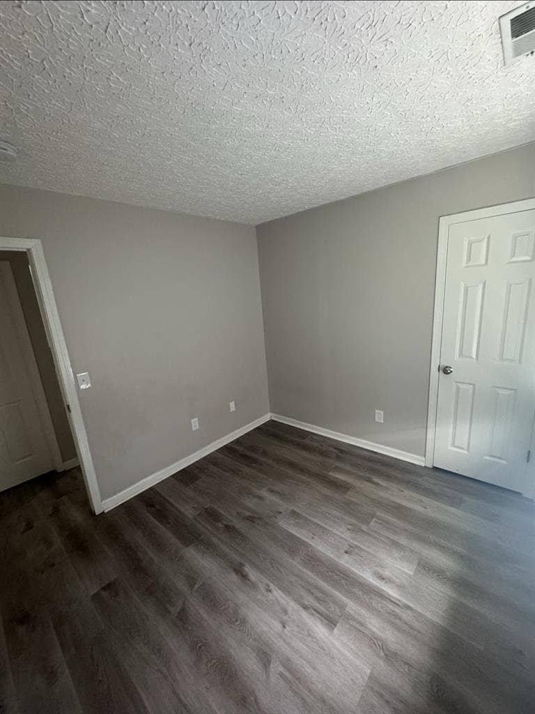 Looking for Roomate