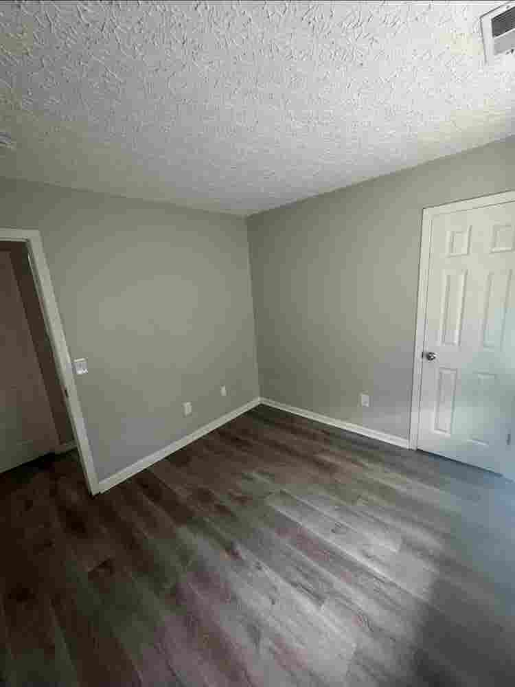 Looking for Roomate