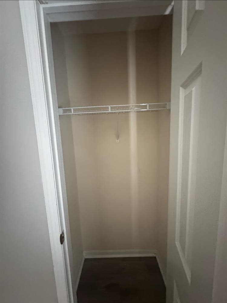 Looking for Roomate