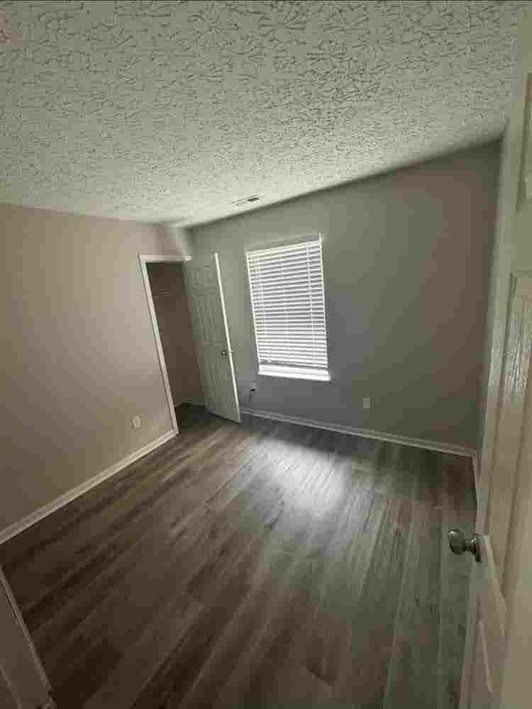Looking for Roomate