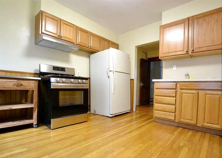 OPEN ROOM TO RENT (NEED 3RD ROOMIE)
