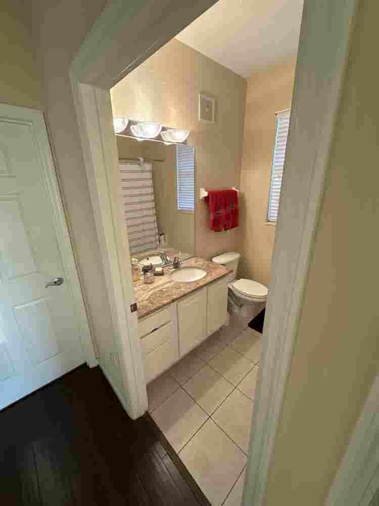 Beautiful room w Private Bathroom