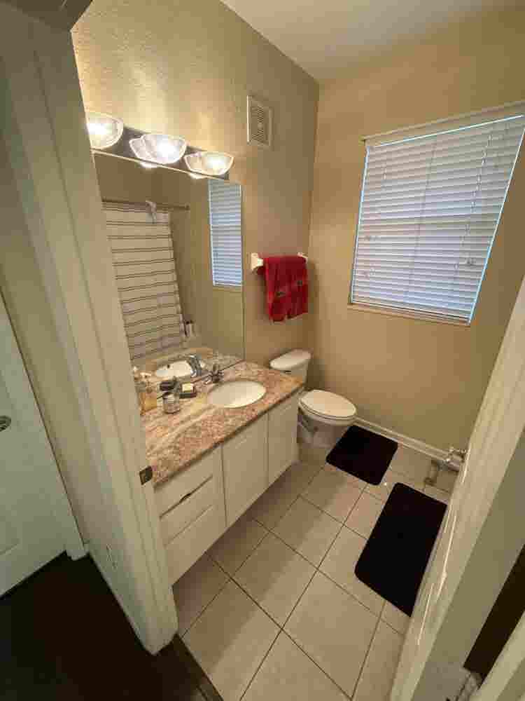 Beautiful room w Private Bathroom