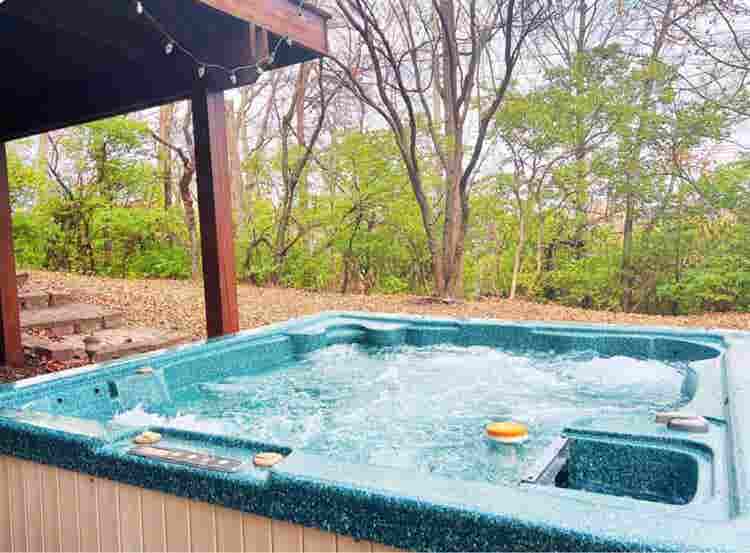 LOok Private sweet  with hottub!