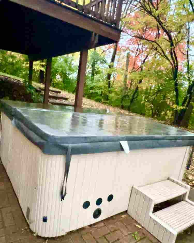 LOok Private sweet  with hottub!