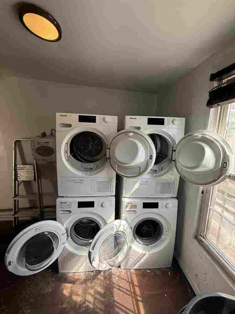 Queen-Size BR in renovated apt
