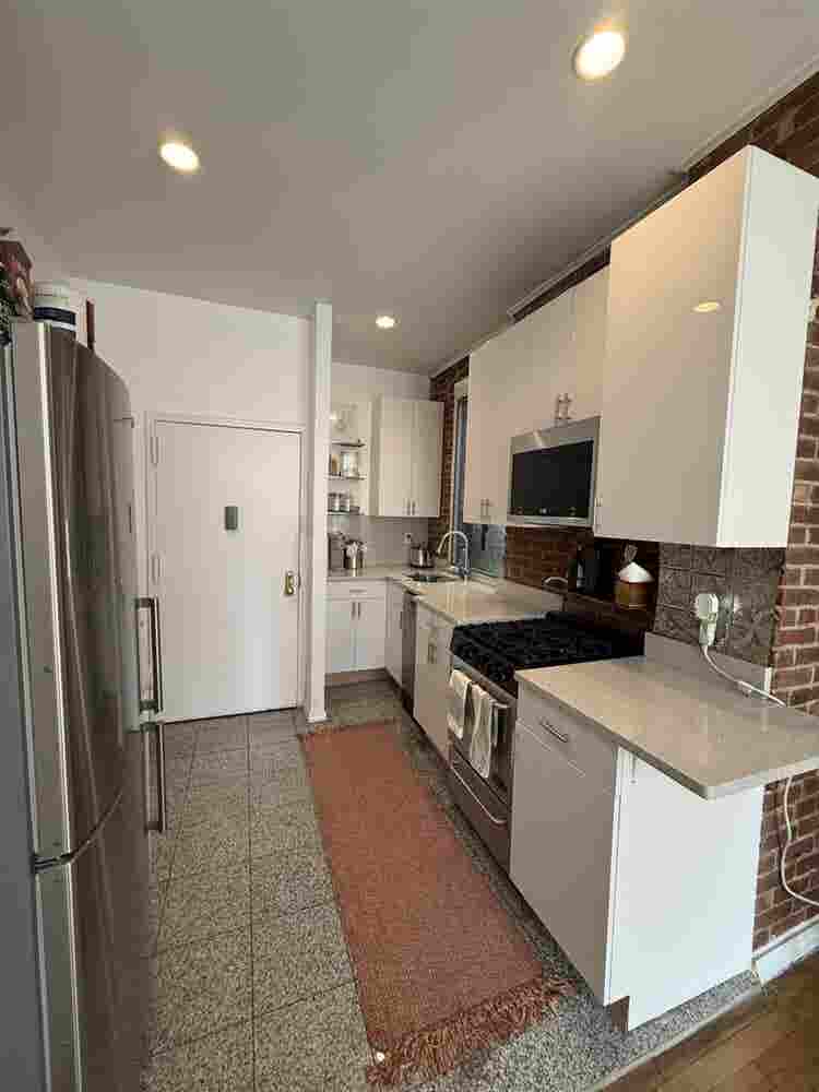 Queen-Size BR in renovated apt