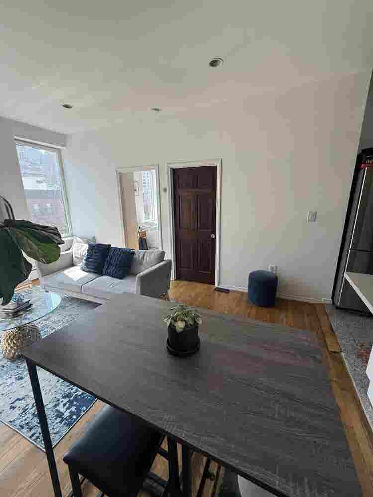 Queen-Size BR in renovated apt