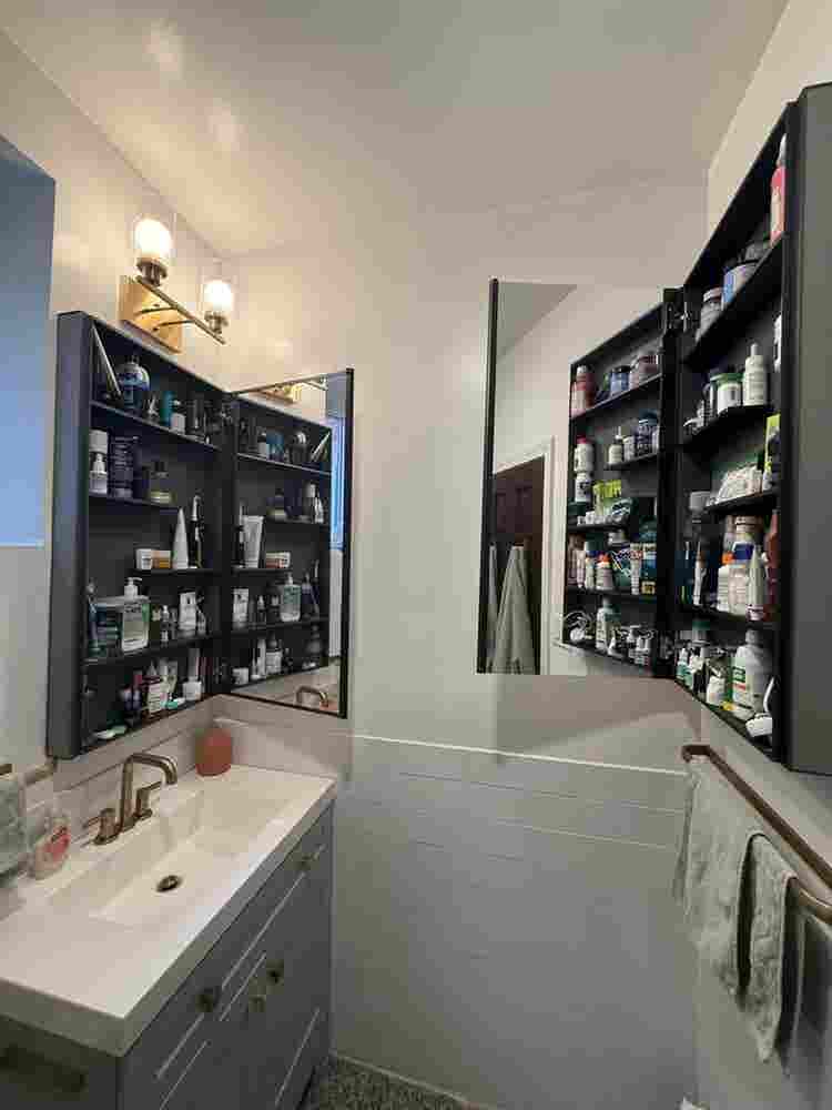 Queen-Size BR in renovated apt