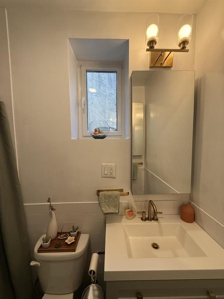 Queen-Size BR in renovated apt