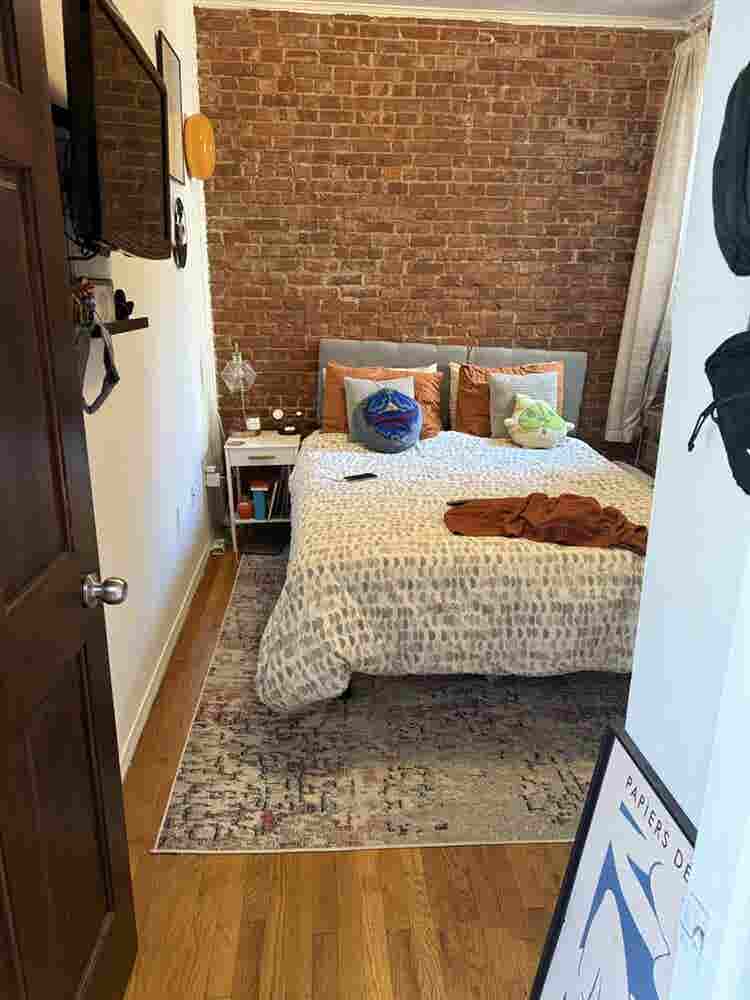 Queen-Size BR in renovated apt