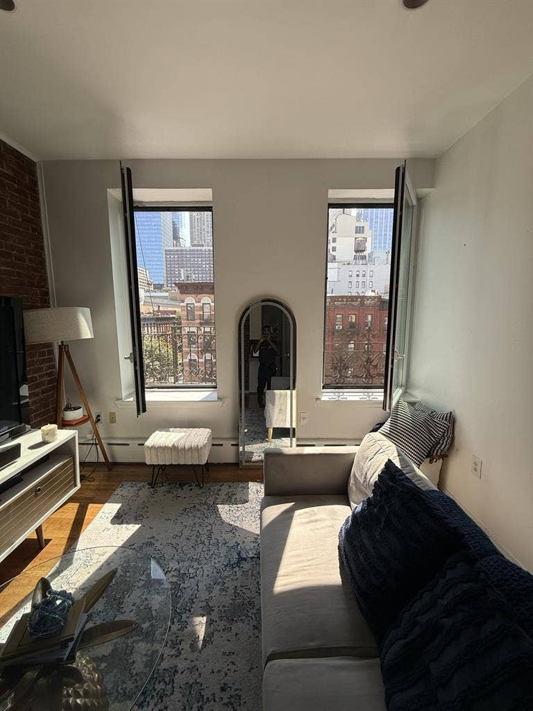 Queen-Size BR in renovated apt