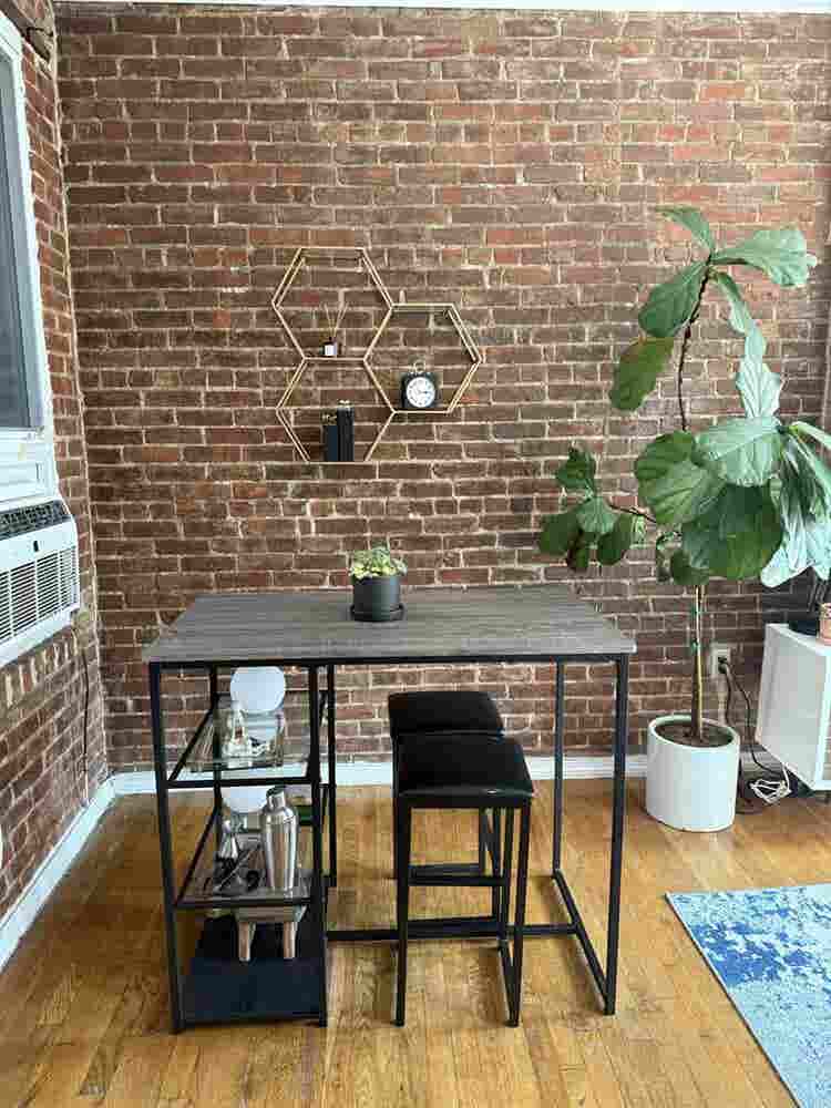 Queen-Size BR in renovated apt