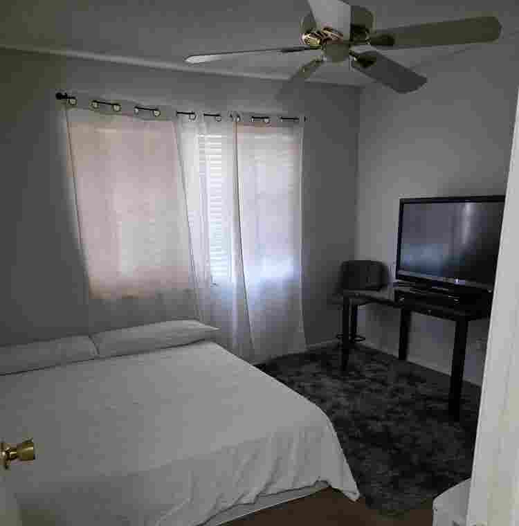 Room for rent in family Home