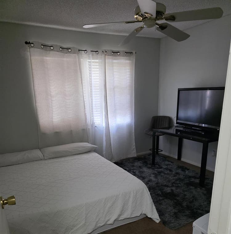 Room for rent in family Home
