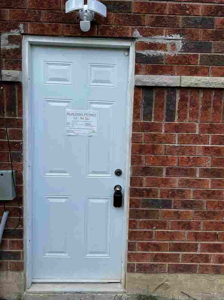 1 Bed+Den Basement for rent
