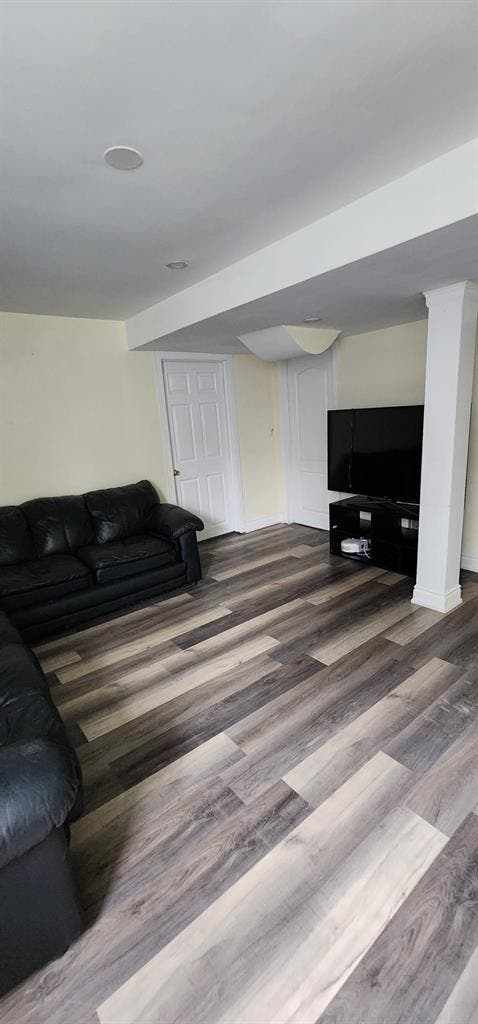 1 Bed+Den Basement for rent