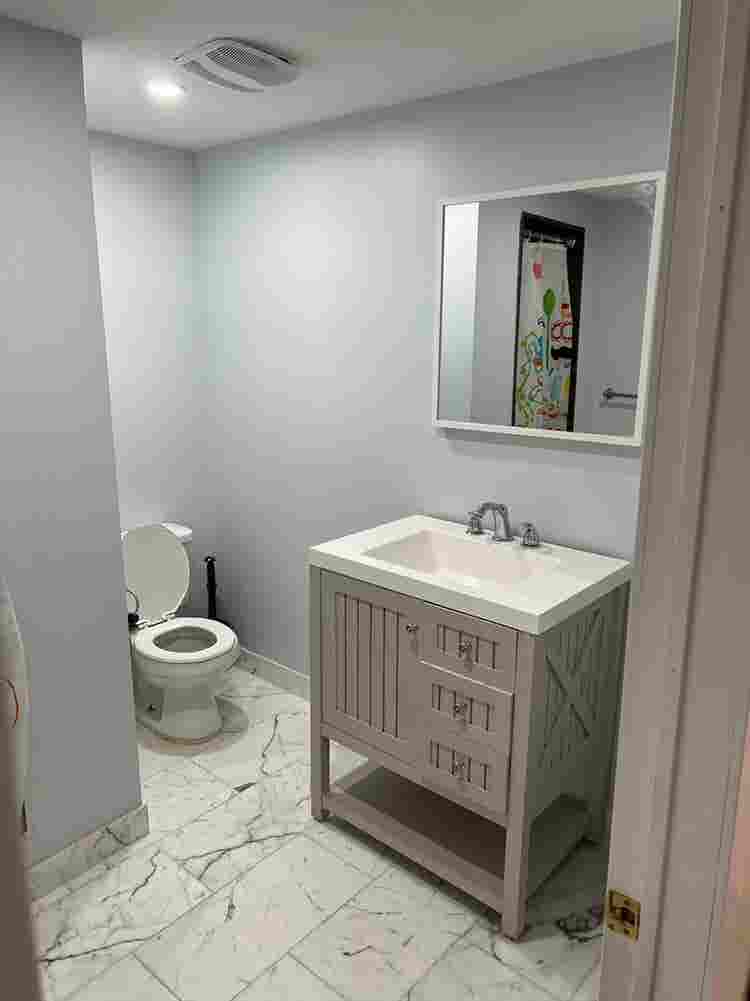 1 Bed+Den Basement for rent