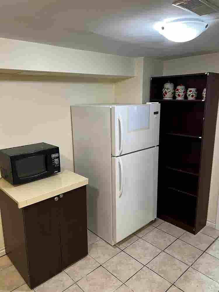 1 Bed+Den Basement for rent