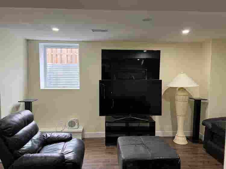 1 Bed+Den Basement for rent