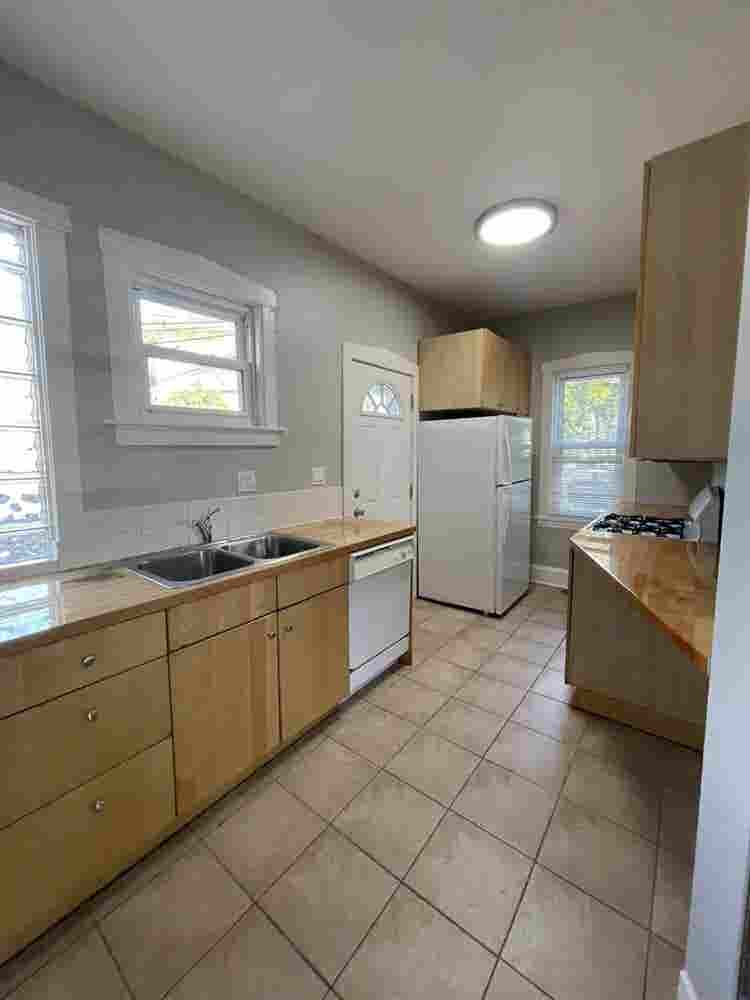 3rd room in Irving park coach house