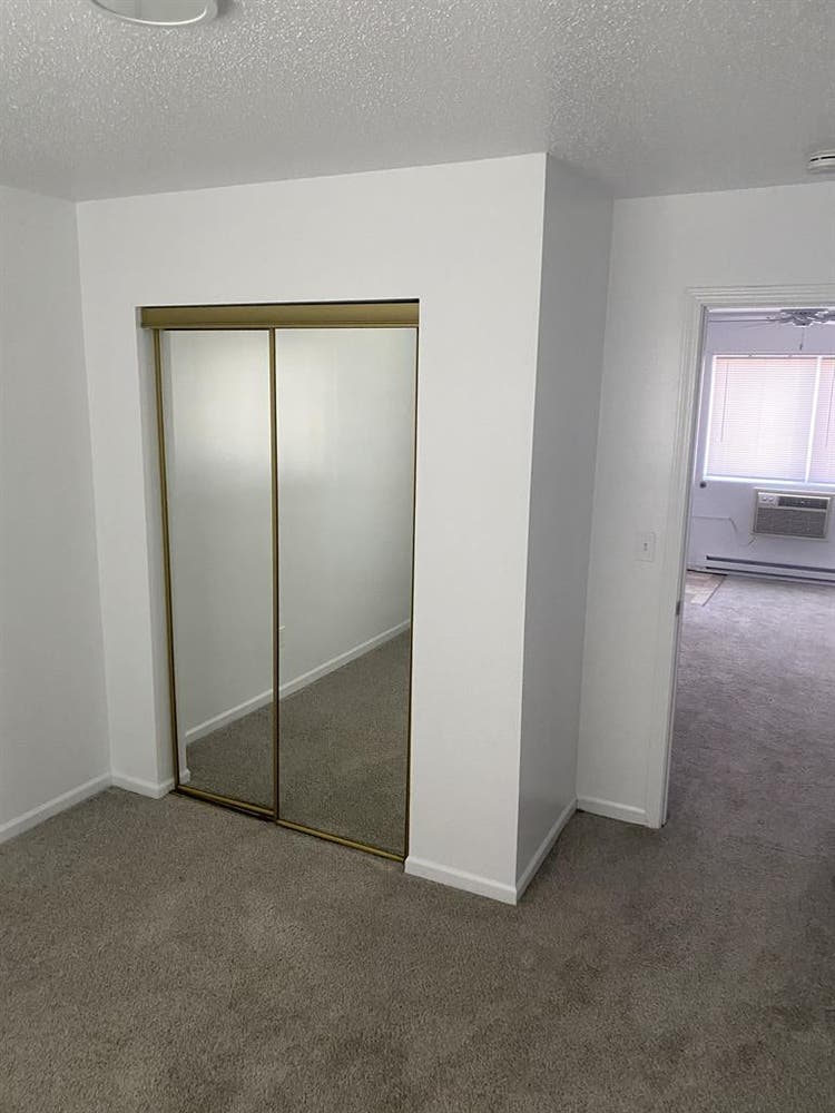 Cozy room for rent for