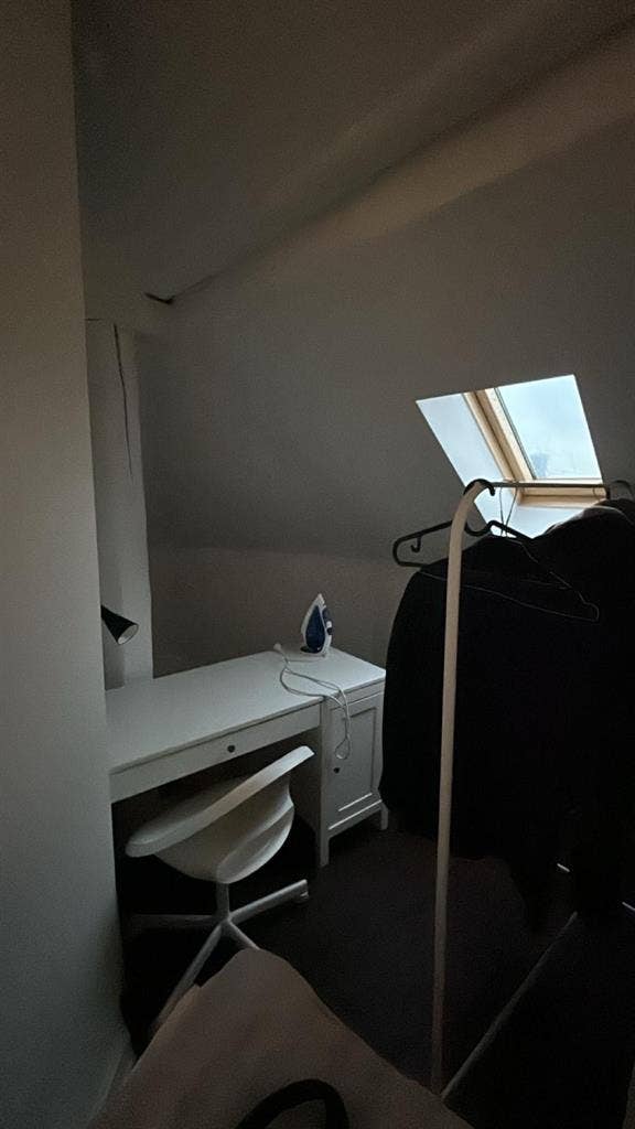 COZY ROOM IN PLACE DU THEATRE
