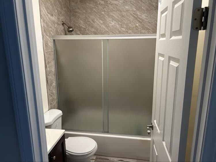 Looking for a roommate !