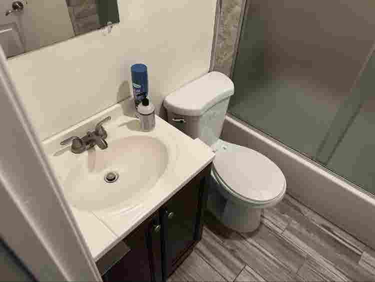 Looking for a roommate !