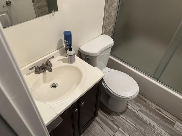 Looking for a roommate !