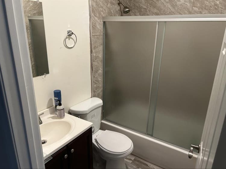 Looking for a roommate !