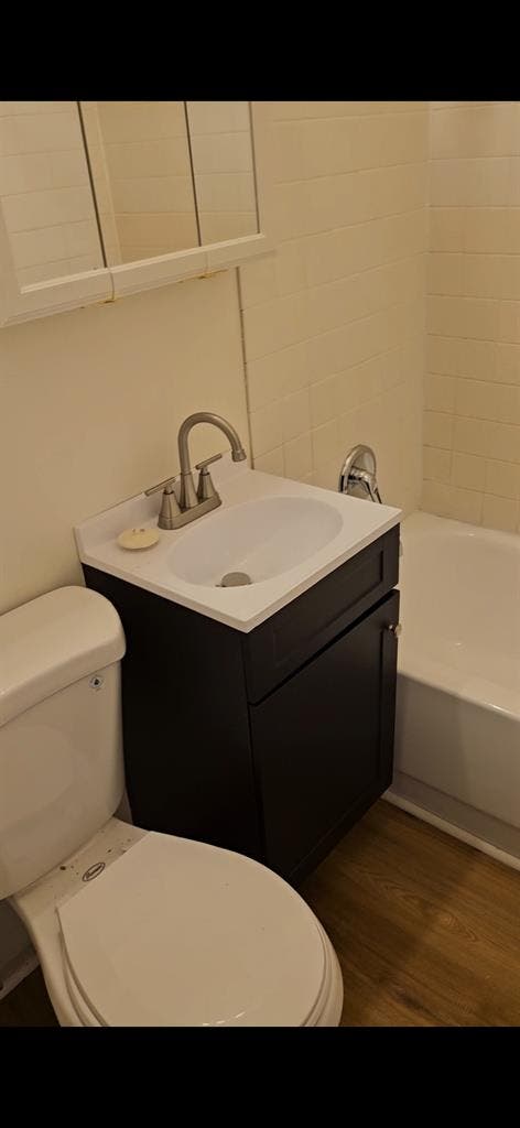 Looking for student roomate ASAP