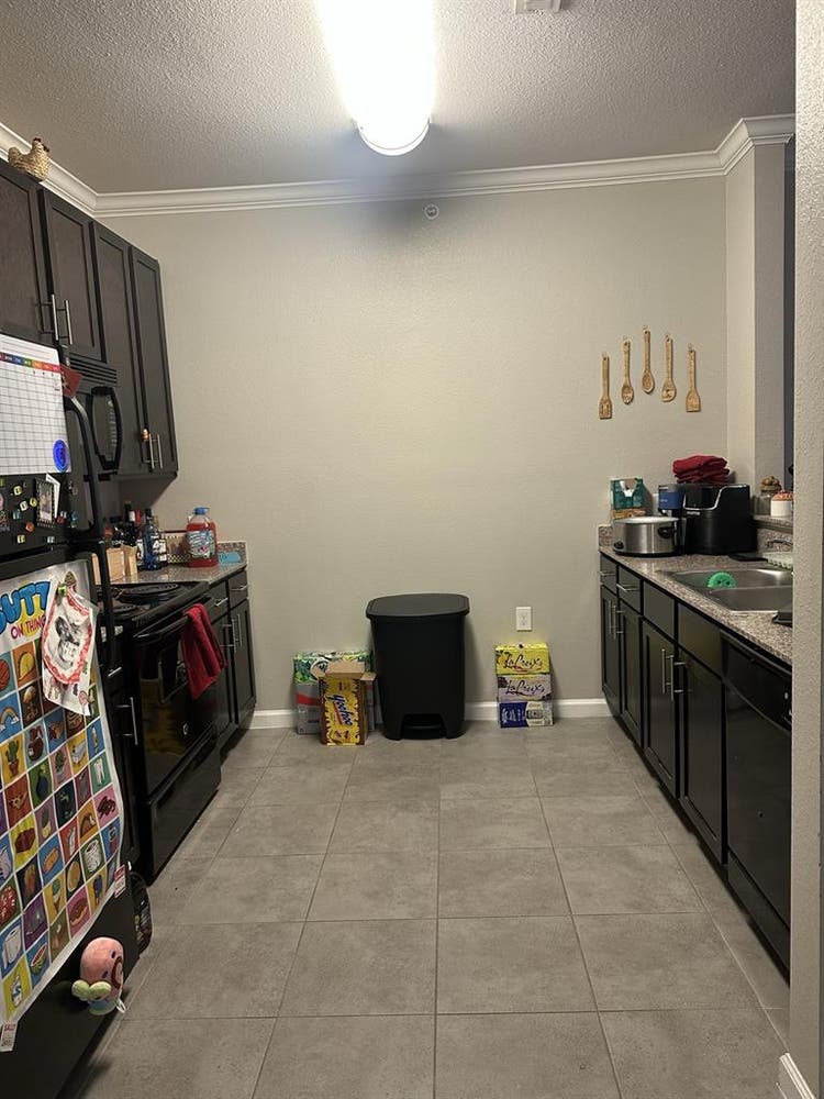 ROOM FOR RENT ASAP!