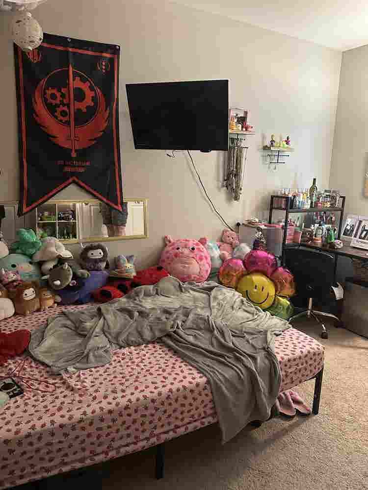 ROOM FOR RENT ASAP!