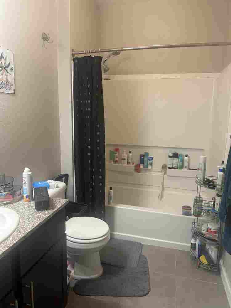 ROOM FOR RENT ASAP!