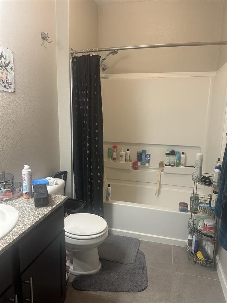 ROOM FOR RENT ASAP!