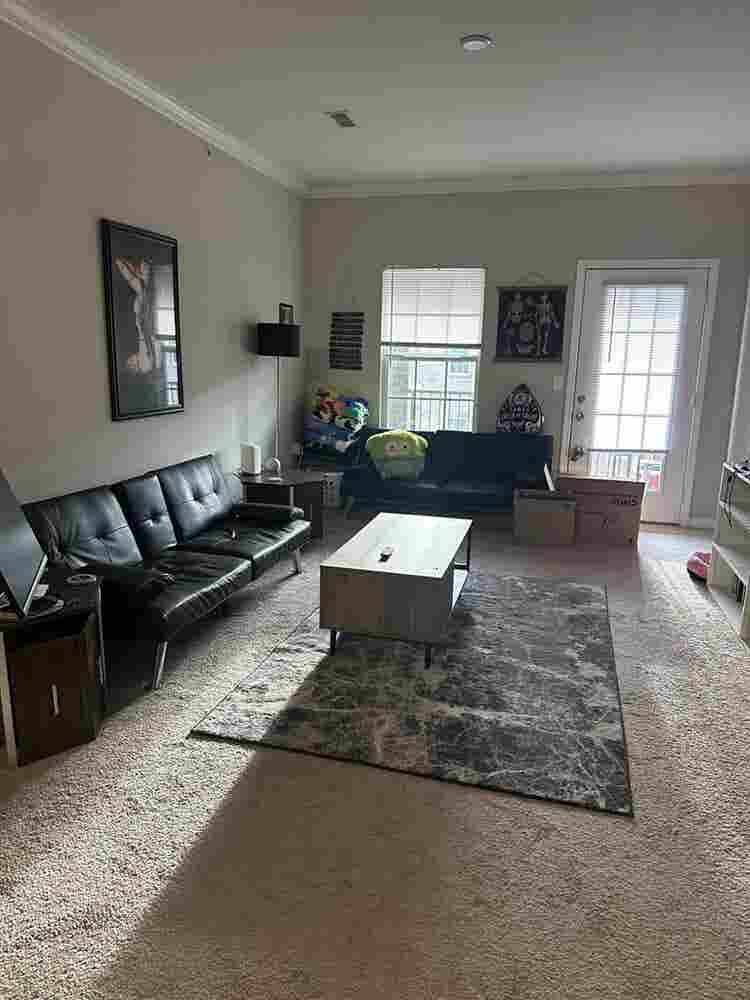 ROOM FOR RENT ASAP!