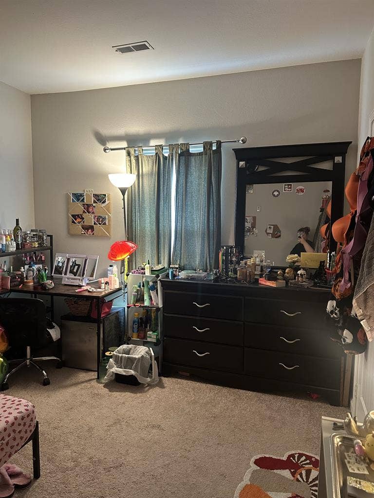 ROOM FOR RENT ASAP!