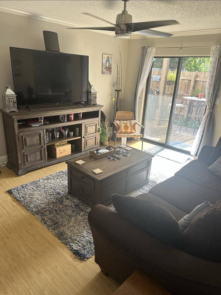 Condo 3 min walk from Jax Beach!