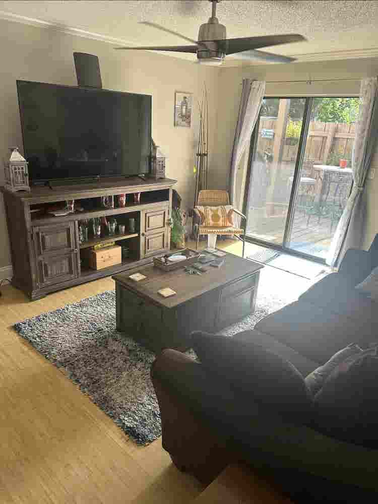 Condo 3 min walk from Jax Beach!
