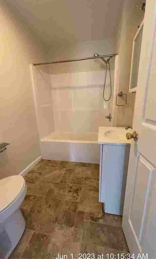 Looking for a 4th Roommatee