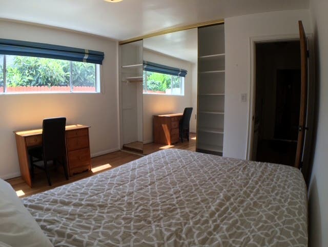 Private bedroom w/Shared bath