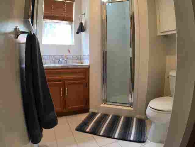 Private bedroom w/Shared bath 