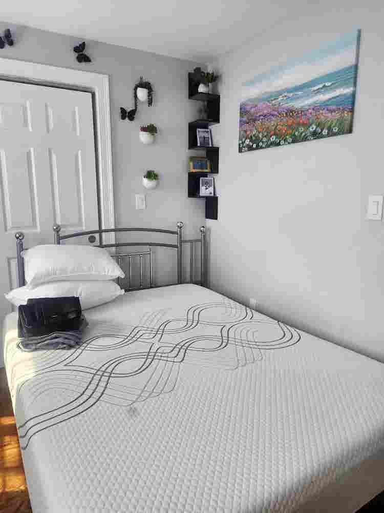 1 bedr,&bat,private entrance studio
