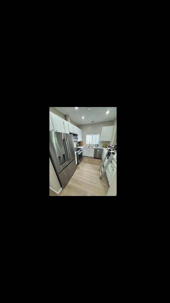 Toluca Lake
Bath Apt