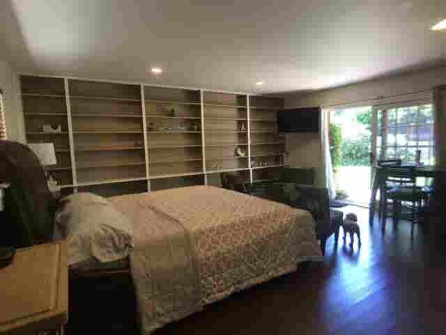 Huge- Private Entrance Studio