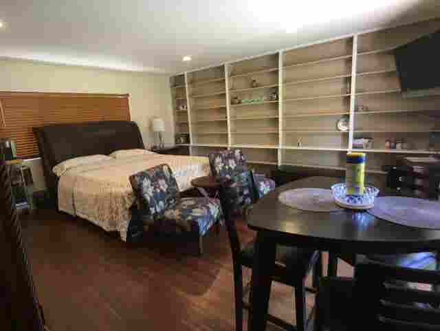 Huge- Private Entrance Studio